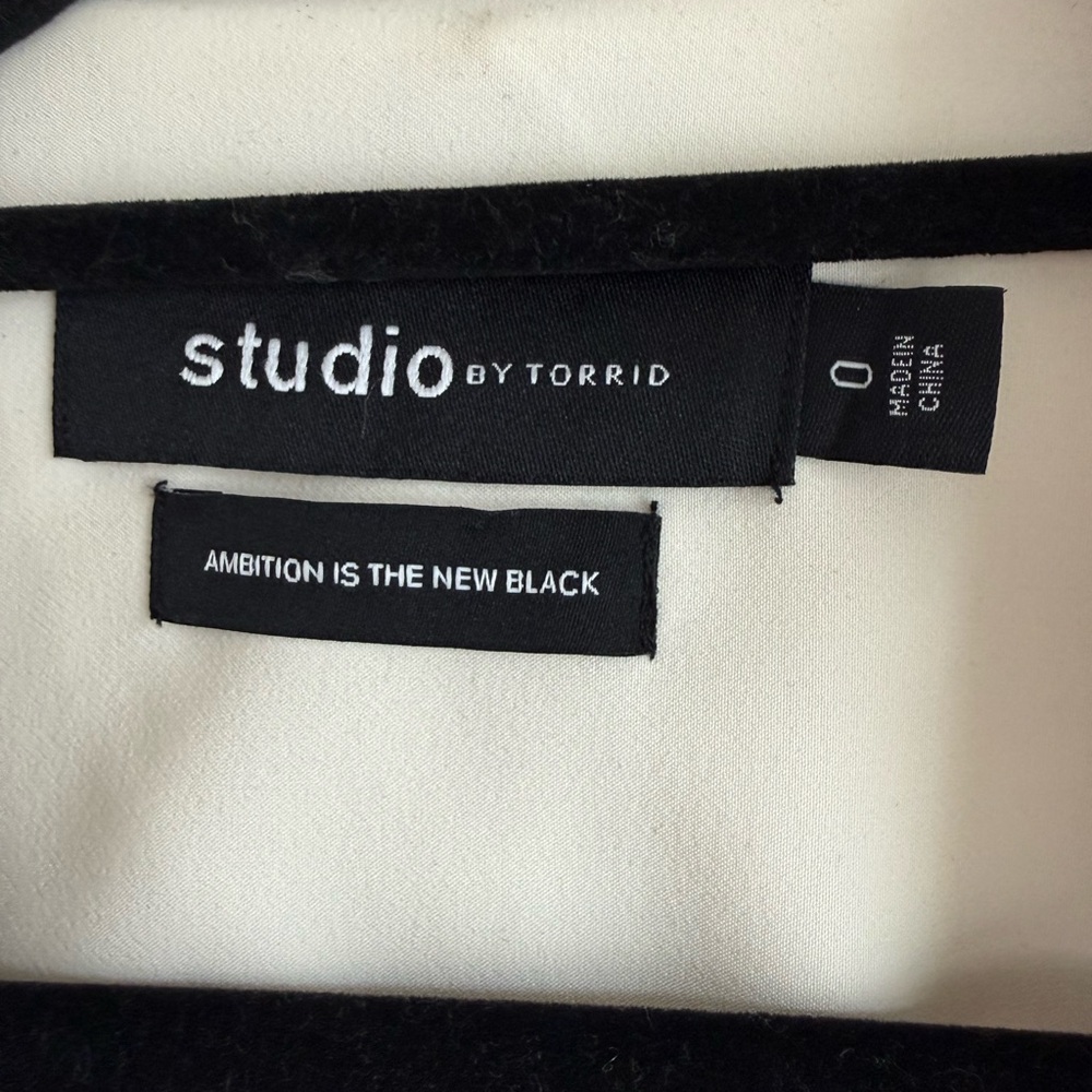Torrid Women's Ivory Blazer - Picture 2 of 3